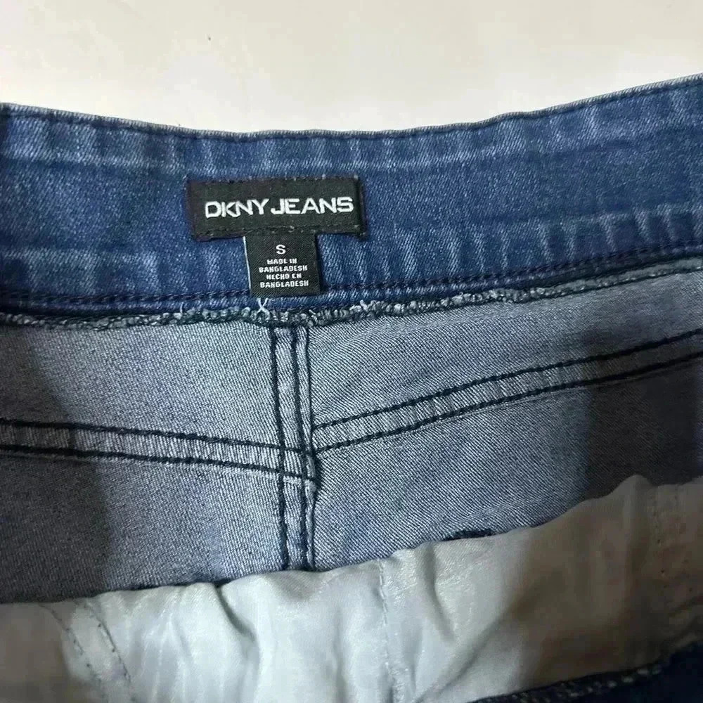 DKNY Jeans Women's Comfort Stretch Pull-On Bermuda Short - Picture 6 of 8